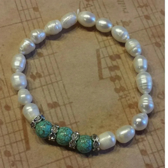 Handmade Cultured White Freshwater Pearls Turquoise Magnesite Stretch Bracelet - Picture 1 of 1